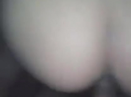 راندي امرأة سمراء يرتدي قناع أثناء الحصول على مارس الجنس والحصول على النشوة الشديدة