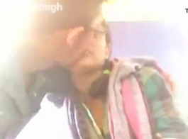 فيديو لطيف يظهر مجرد جبهة مورو حلي مورو حفر حفر وامتصاص زميلها في الغرفة.
