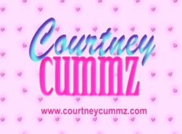 كورتني كومز تمارس الجنس مع صديقها الأسود وسيم أثناء استخدامه لعبة جنسية