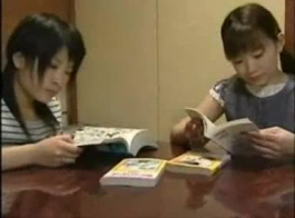 يكتشف الطالب الياباني أن تدليكها لا يقدر بثمن