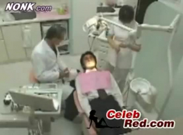 مغرية ممرضة يابانية تعرض ثديها الطبيعية على الويب